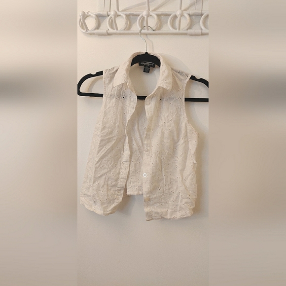 Buttoned blouse - Picture 1 of 3